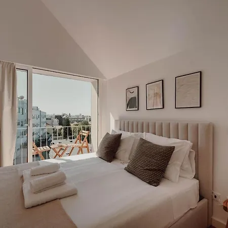Exclusive Duplex In Downtown Apartment *