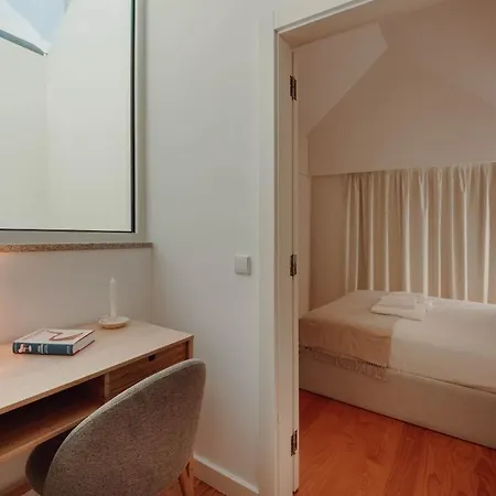 Exclusive Duplex In Downtown Apartment *