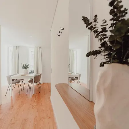 Exclusive Duplex In Downtown Apartment *